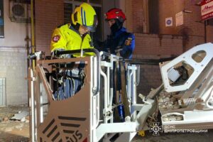 Ракетний удар по Дніпру 28 червня. Рятувальна операція буде тривати цілодобо