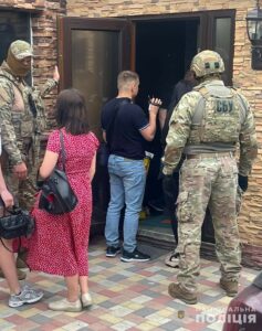 Збагачувалися на родичах померлих. На Дніпропетровщині затримали посадовців ритуальної служби