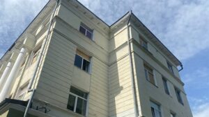 «Дякую за таку швидкість від служб і допомогу департаменту. Настільки всі згуртувалися, що немає слів», — директорка школи № 6, що постраждала від ракетного обстрілу Дніпра 4 червня