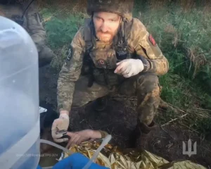“Я там, де більш за все потрібний”. Бойовий медик Артем з Дніпра розповів про побратимів і як шолом врятував йому життя