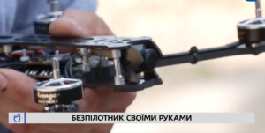 Дніпрянин з командою однодумців власноруч збирає дрони для ЗСУ (відео)