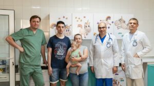 У Дніпрі лікують однорічну дівчинку Афіну з “Охматдиту”
