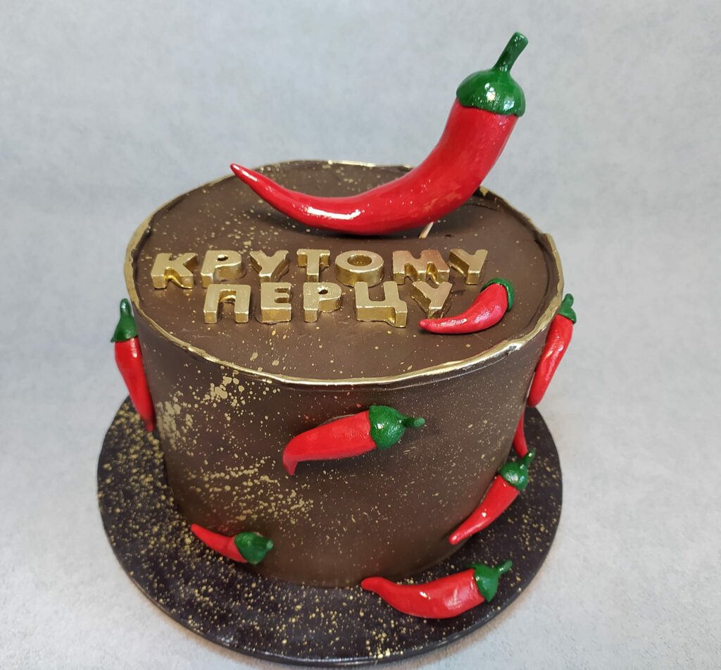 У Дніпрі кондитер Дмитро Нікіфоренко приготував справжній чоловічий торт (фото)