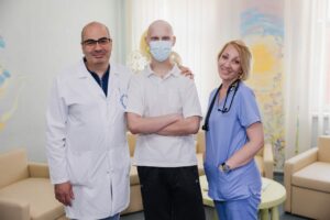 У Дніпрі вперше зробили трансплантацію кісткового мозку дорослому (фото)
