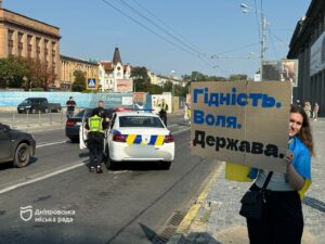 У День Української Державності молодь Дніпра провела акцію на вшанування пам’яті загиблих воїнів