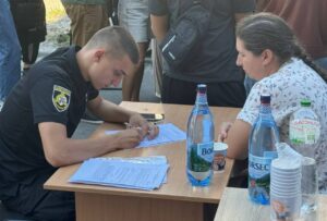 Ракетний удар по Дніпру. Куди звертатись постраждалим за допомогою