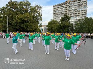 «Залюбки відвідуємо спортивні напрями. Завдяки фізичній активності гарно себе почуваємо», – учасниці показових виступів від слухачів УТВ у Дніпрі 