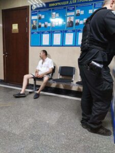 Погрожував фельдшера вбити ножицями. У Дніпрі на Яворницького чоловік напав на медиків “швидкої”
