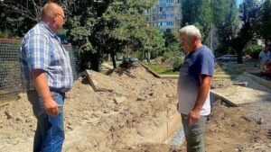 «Такі роботи дозволяють скоротити втрати тепла та підвищити енергоефективність системи подачі теплоносія», — черговий по місту про заміну ізоляції теплових мереж у Дніпрі