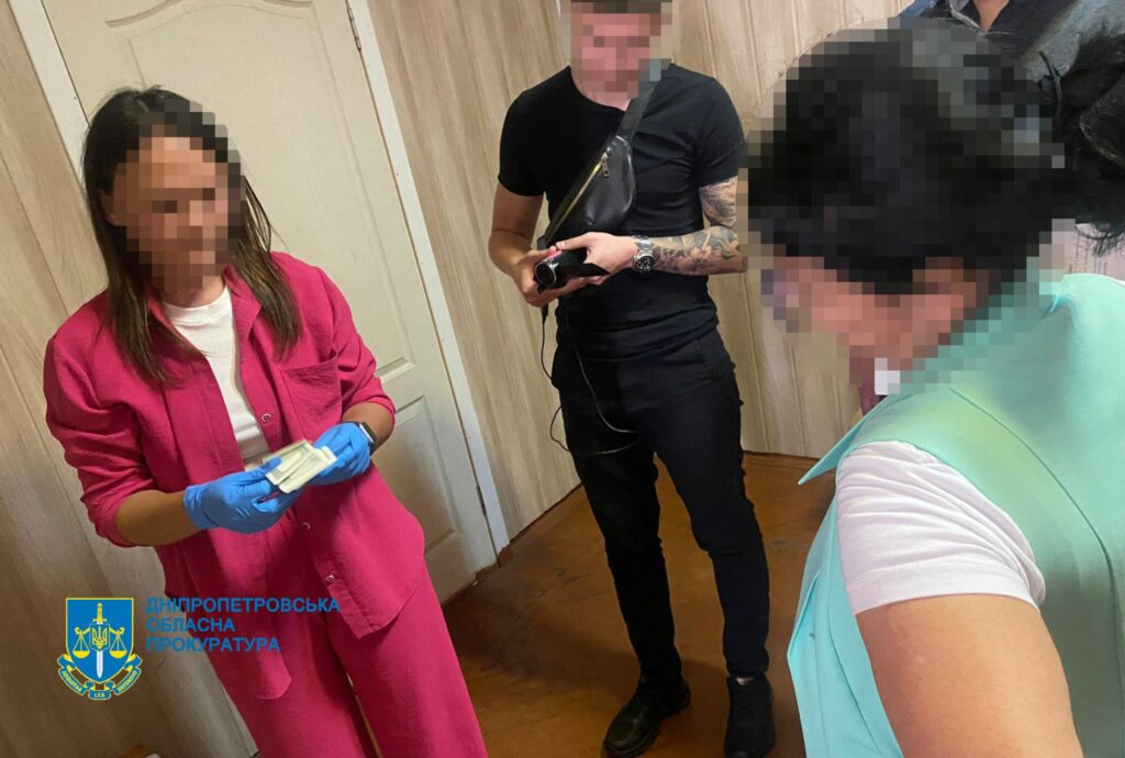 Брали хабарі за навчання. Розгрівся корупційний скандал у коледжах Дніпра