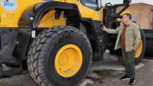 Помічна у різних роботах. До Дніпра прибула чергова партія комунальної техніки від Японії 