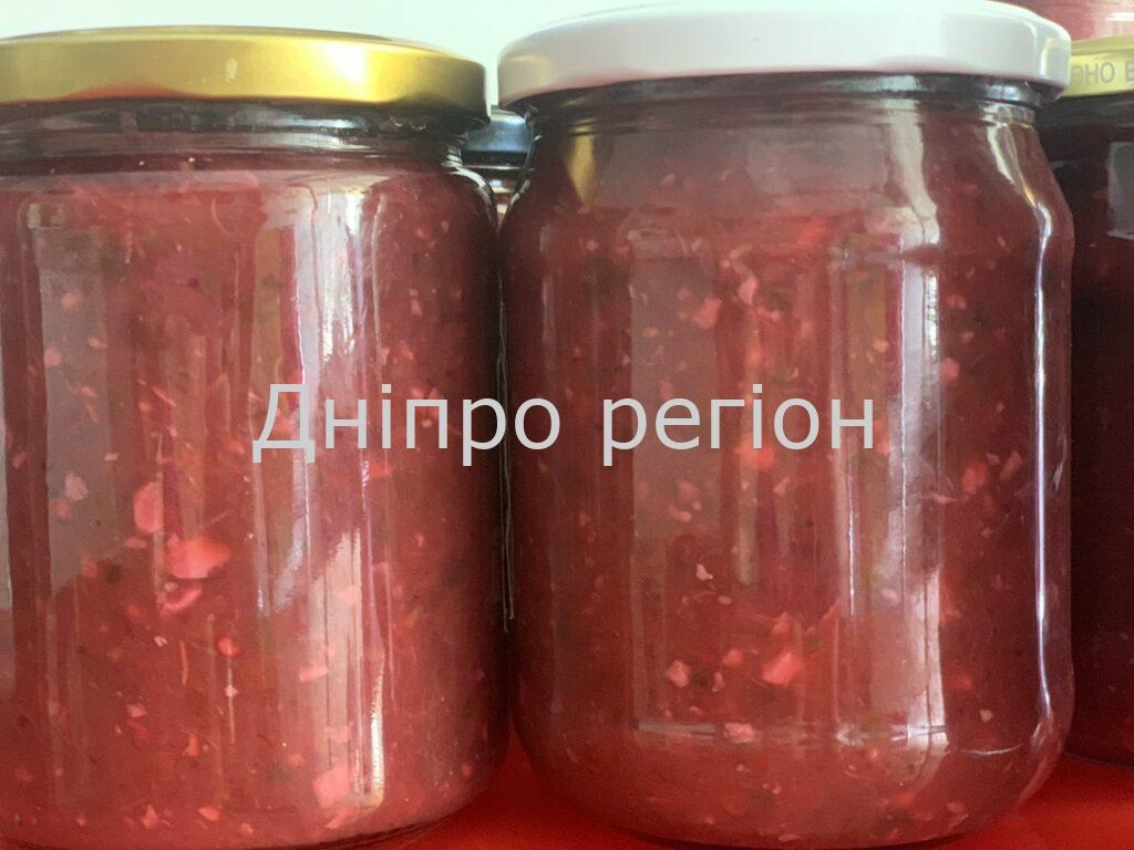 Як приготувати аджику зі слив: смакує і до м′яса, і до риби Як приготувати аджику зі слив: смакує і до м′яса, і до риби