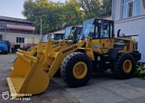 Для надзвичайних подій та для ремонту колій: до Дніпра з Японії надійшли два фронтальні навантажувачі
