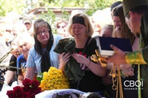 Плакали рідні, земляки і побратими. Дмитра Коротуненка з Дніпропетровщини провели в останню путь