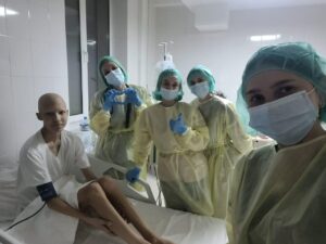У Дніпрі під обстрілами 15-річному хлопцю з пухлиною в серці провели трансплантацію і врятували життя