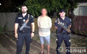 Їм 32 та 45 років, вони мешканці сусідньої області. У Дніпрі затримали чоловіків, які запускали салют (фото)