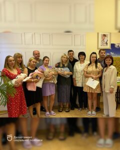 У Дніпрі діти, які народились у День міста, отримали сертифікати на 10 000 грн