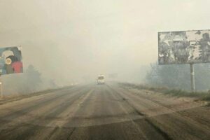 Масштабна пожежа на Блакитних озерах Дніпропетровщини. Через сильний вітер загасити вогонь неможливо