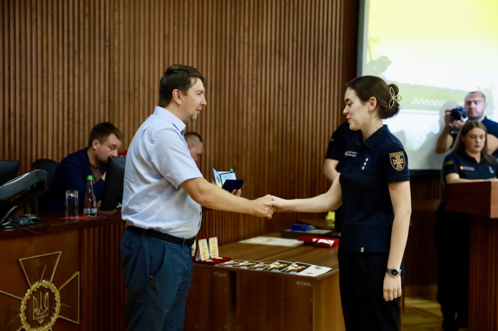 У Дніпрі вручили нагороди рятувальникам ДСНС