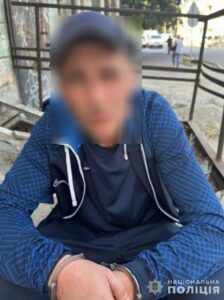 У Дніпрі затримали чоловіка, який пограбував людину на інвалідному візку