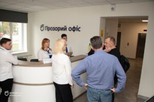 «Гарні приміщення. Достатня кількість працівників, маємо відсутність черг», – делегат з Івано-Франківська про роботу Прозорого офіса у Дніпрі