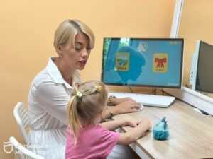 Безкоштовна допомога дітям. У Дніпрі 51 родина з початку року скористалась послугою раннього втручання у центрі «Довіра»