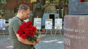 «Мені подобається, коли спокійно святкують». Дніпро відзначає День міста, враховуючи безпекові норми