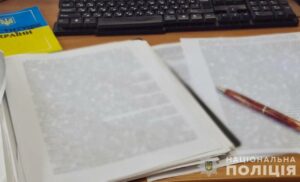 Підробили документи та поклали собі у кишеню 260 тис грн. У Камʼянському посадовцям загрожує 8 років і штраф