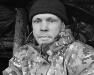 Вдома на нього чекали мати, дружина, сестра. У бою загинув Валерій Толстой з Нікополя
