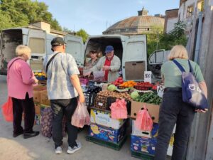 Ціни на Озерці. Як у Дніпрі працює вечірній ринок