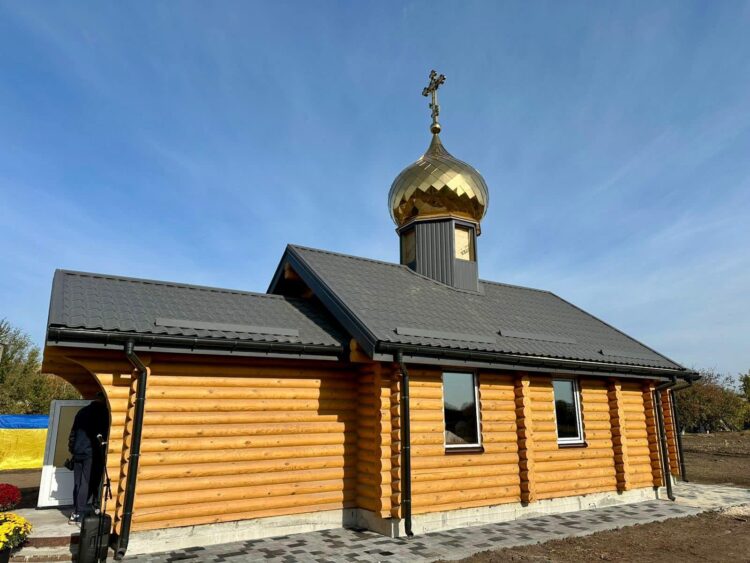 Збудовано на честь загиблих воїнів в російсько-українській війні: у Петриківці освятили храм