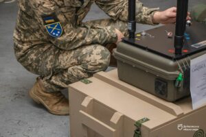 У Дніпрі благодійний фонд у співпраці з мерією передав захисникам чергову партію допомоги – найсучасніші РЕБи