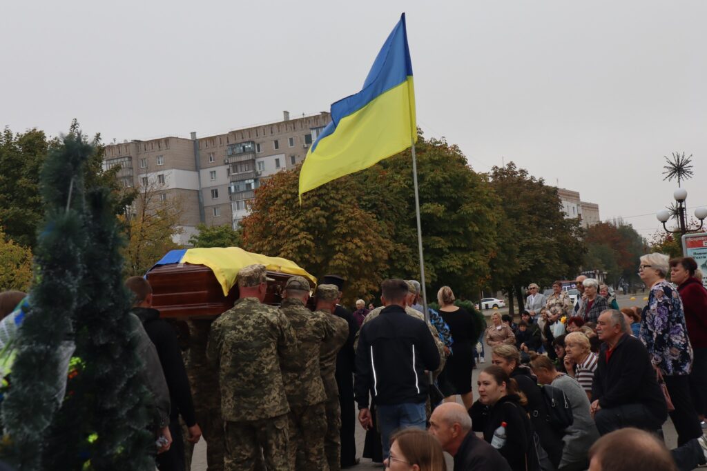 Все місто стояло на колінах. В останню путь провели Олександра Васильєва з Дніпропетровщини