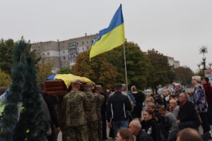 Все місто стояло на колінах. В останню путь провели Олександра Васильєва з Дніпропетровщини