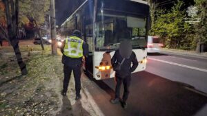 У Дніпрі водій випившим сів за кермо автобуса і врізався в ГАЗ