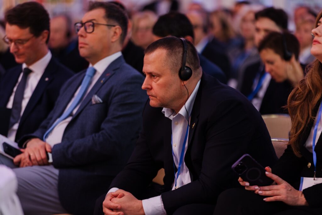 У Кельні керівник ДніпроОВА Лисак та мер Дніпра Філатов зустрілися з німецькими посадовцями. Одна з тем — підтримка лікарень міста