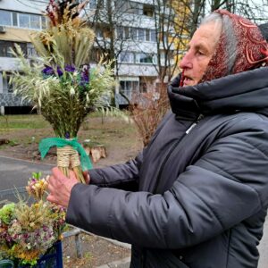 Свято наближається. На вулицях Дніпра продають дідуха (фото)