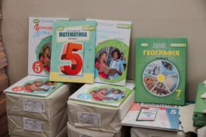 Дніпропетровщина отримала 55 тисяч підручників. Які класи матимуть нові книжки