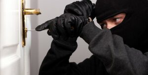 На Дніпропетровщині стало відомо, хто обікрав будинок та забрав майно