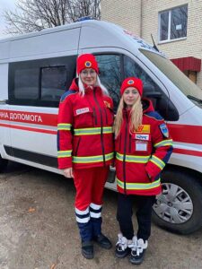 На Дніпропетровщині три бригади «швидкої» боролися за життя чоловіка