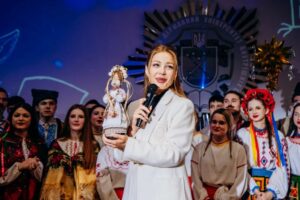 Несподіваний гість. Тіна Кароль побувала у Дніпровському ліцеї МВС (відео)