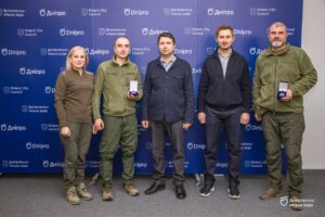 Вдячність та подяка від усього Дніпра. У міськраді вручили нагороди військовим