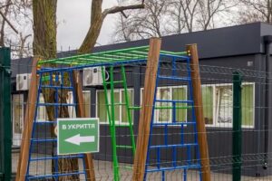 Замість трьох зруйнованих шкіл. Стало відомо, де навчатимуться діти Дніпропетровщини