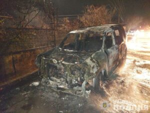 На Дніпропетровщині чоловік спалив авто знайомого через образу