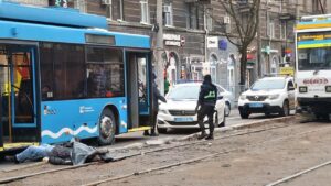 У Дніпрі біля «Нагорки» тролейбус на смерть збив пішохода: трагічні подробиці
