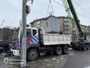 У Дніпрі встановлюють нові підземні контейнери для сміття