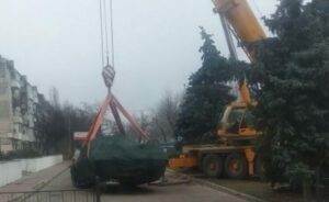 На Дніпропетровщині знесли пам’ятник танк (відео)
