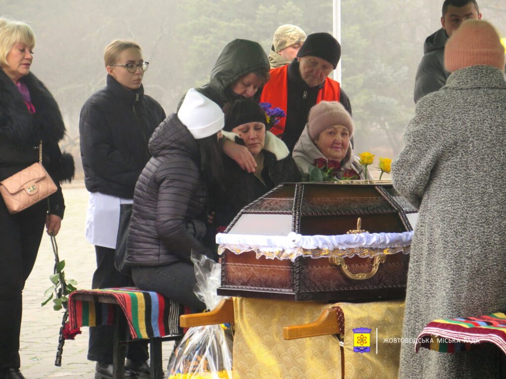 Повернувся додому на щиті. В останню путь на Дніпропетровщині провели Олександра Зільниченка