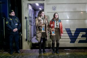 Вифлеємський вогонь доставили до Дніпра (фото)