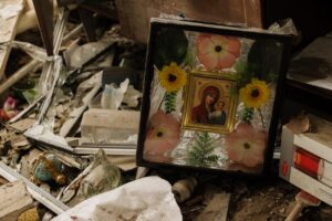 Ракетний удар по Царичанці. З’явились фото з місця трагедії